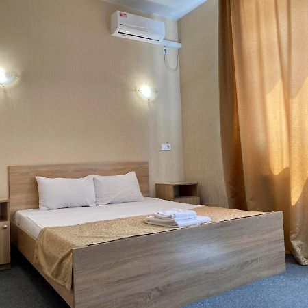 Guest House Sotni Kyiv Exterior photo
