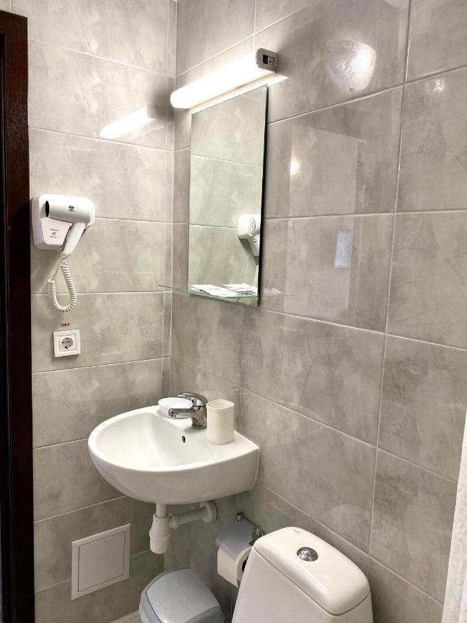 Guest House Sotni Kyiv Exterior photo