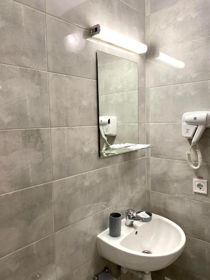 Guest House Sotni Kyiv Exterior photo