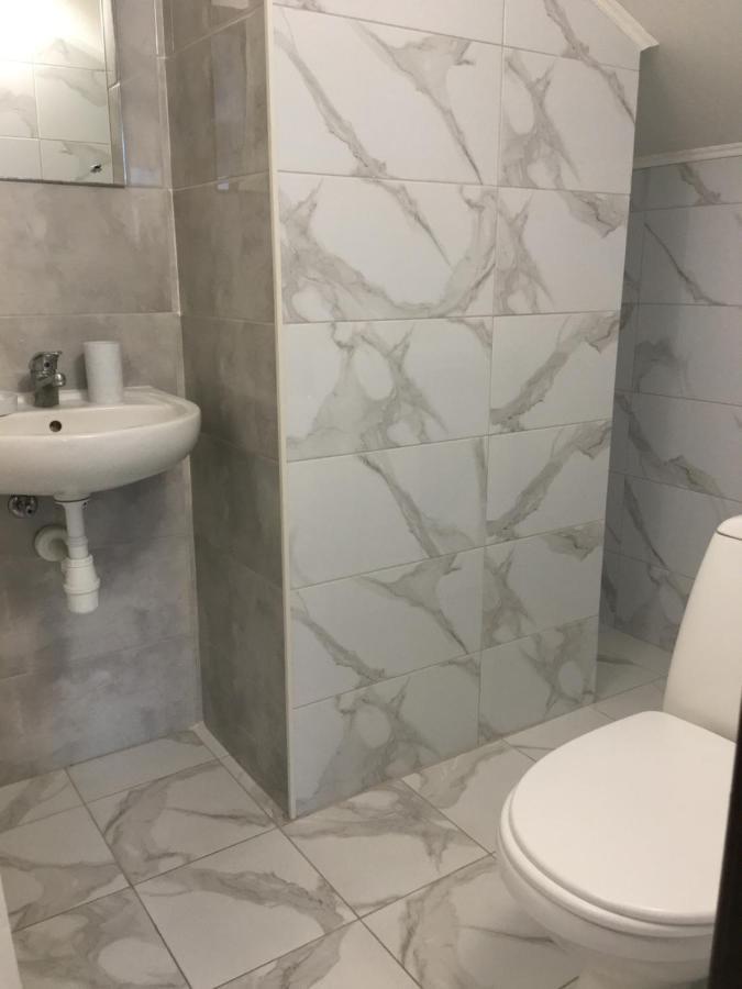 Guest House Sotni Kyiv Exterior photo