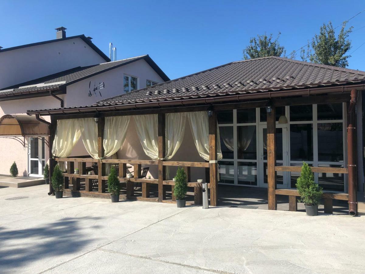 Guest House Sotni Kyiv Exterior photo