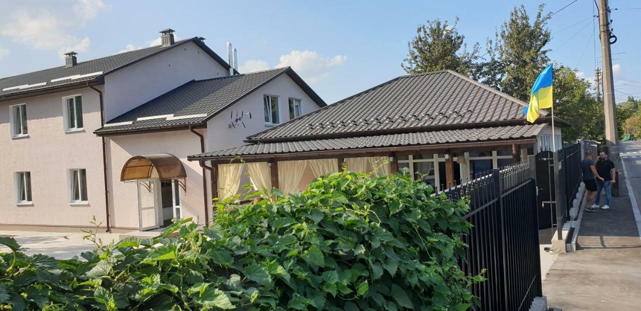 Guest House Sotni Kyiv Exterior photo