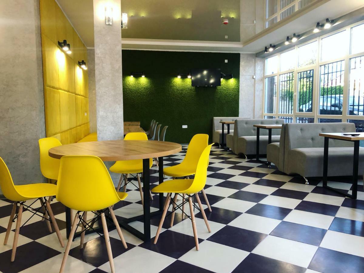 Guest House Sotni Kyiv Exterior photo